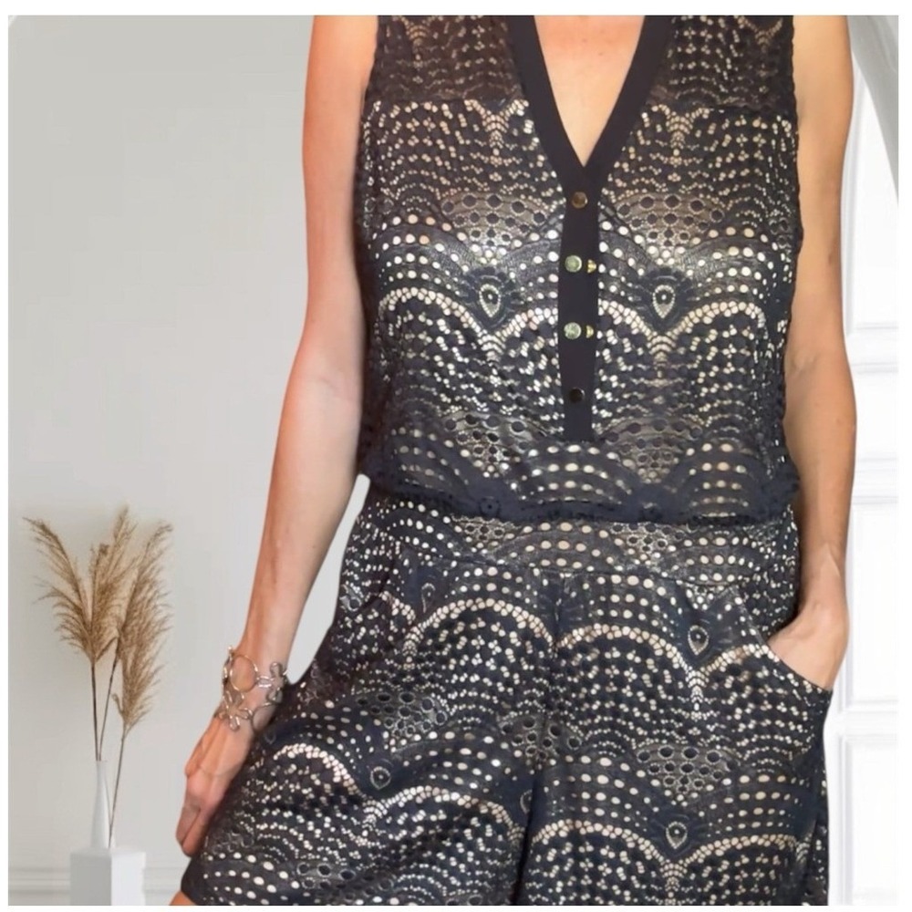 Cache Black Lace Scalloped Sleeveless Romper Henley Gold Lining Large